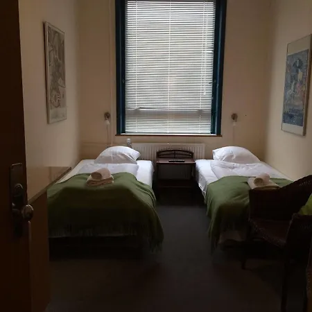 Bed & Breakfast Annex 2*