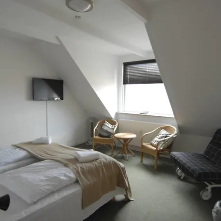 Annex Bed & Breakfast 2*