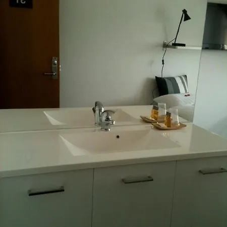 Annex Bed & Breakfast 2*